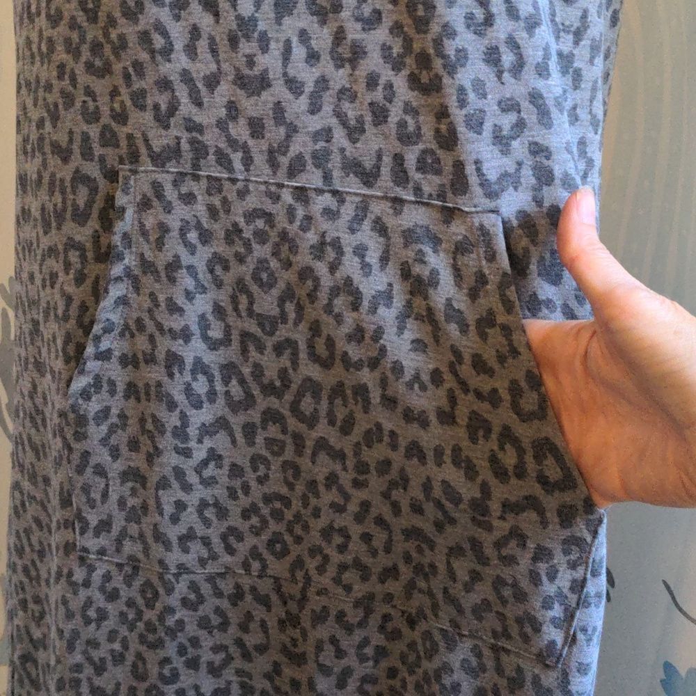 2/$20 Collection by Bobeau Grey Leopard Print Casual Cotton Dress w/Hood Sz XS - Picture 4 of 9
